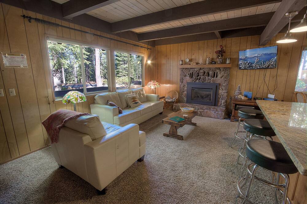Photo of Livingroom in Country Club Estates