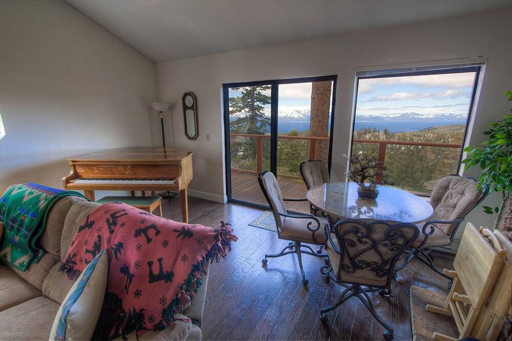 Photo of Livingroom in Tahoe Village