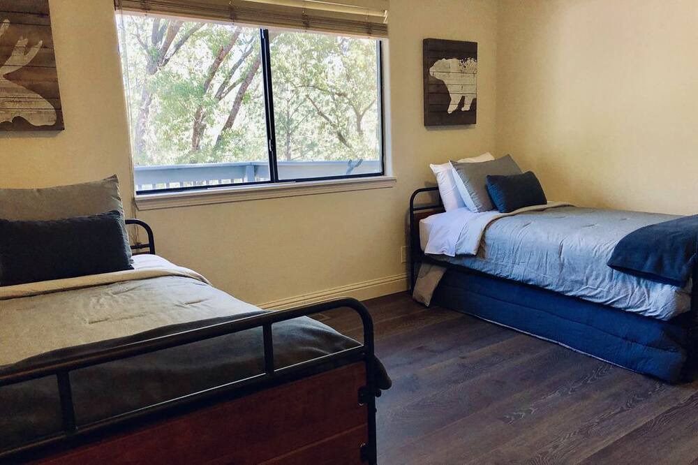 Photo of Bedroom in Groveland