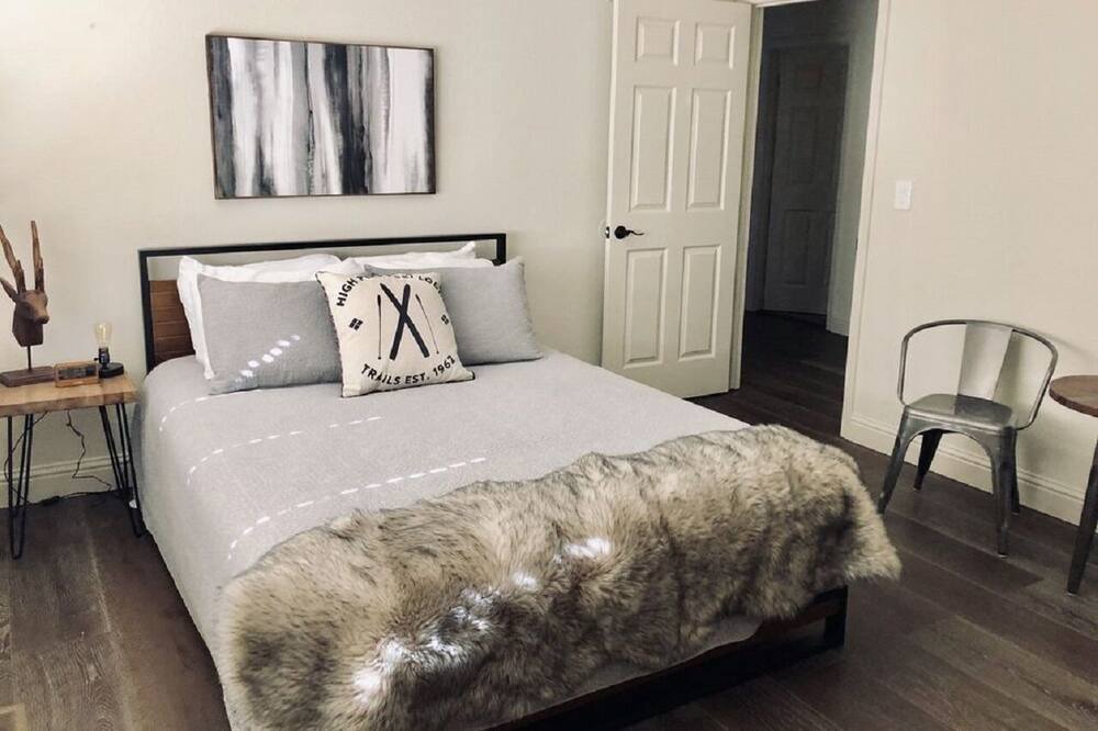 Photo of Bedroom in Groveland