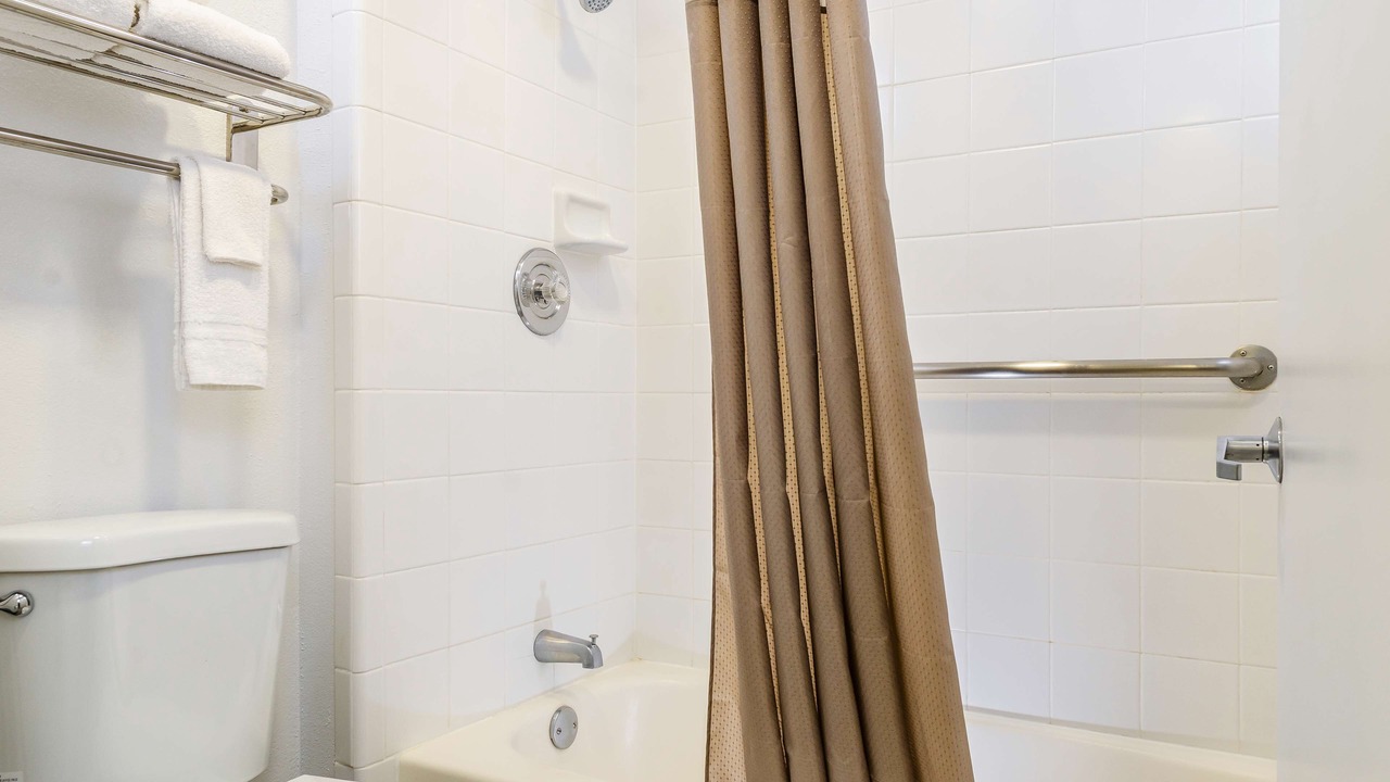Photo of Bathroom in Raisin