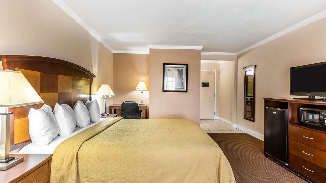 Photo of Bedroom in San Simeon