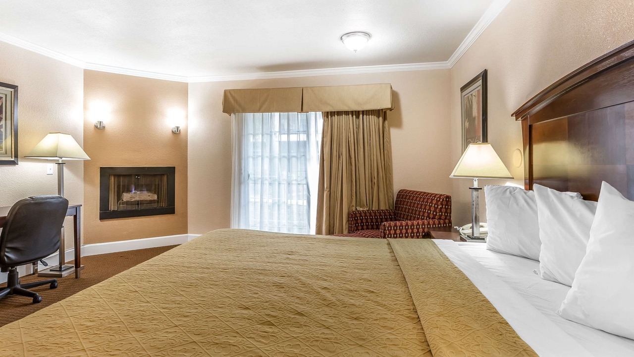 Photo of Bedroom in San Simeon