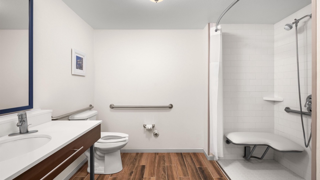 Photo of Bathroom in Raisin