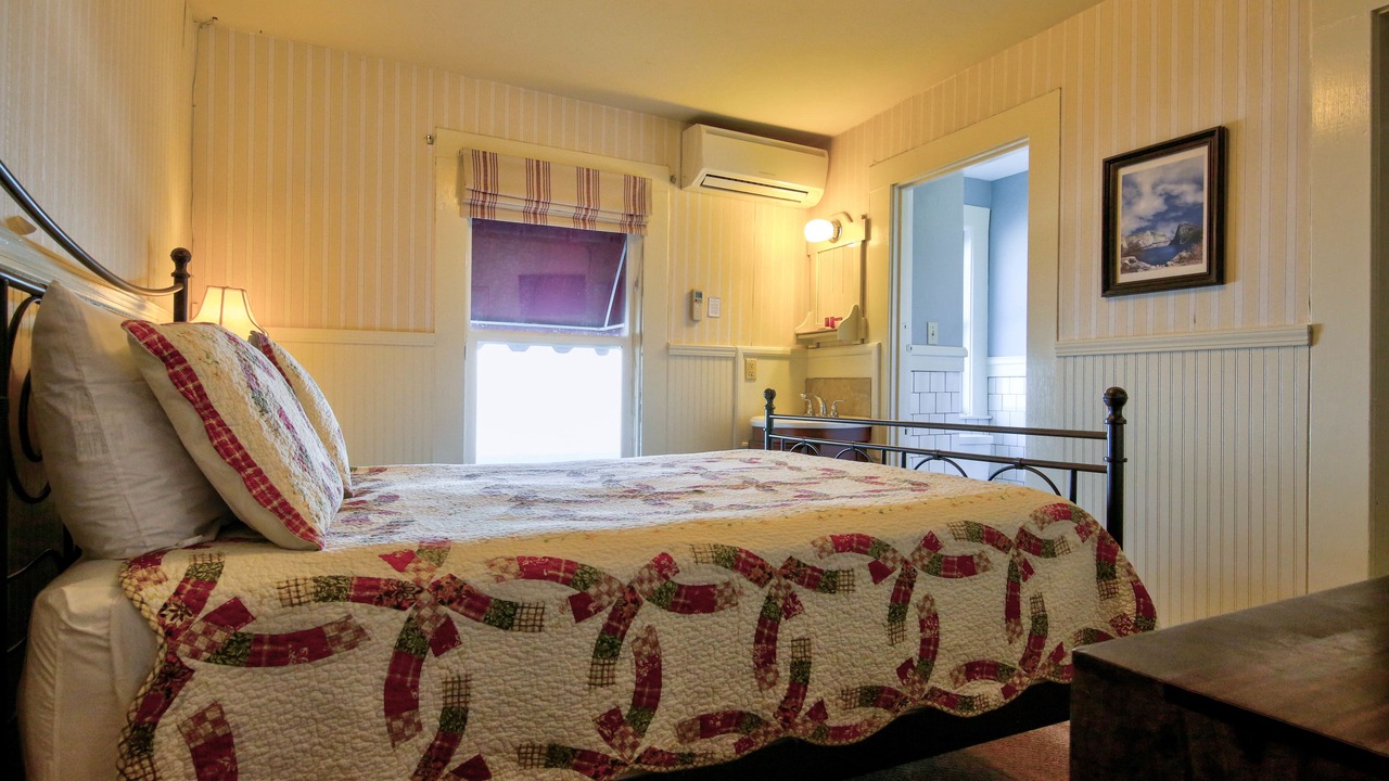 Photo of Bedroom in Groveland