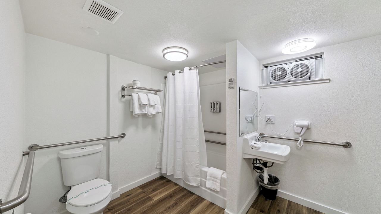 Photo of Bathroom in Lakeside Park