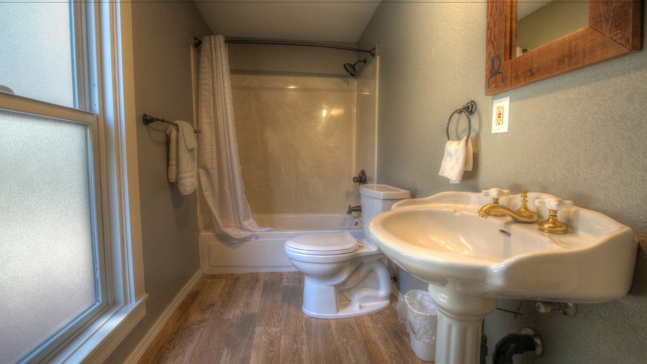 Photo of Bathroom in Groveland