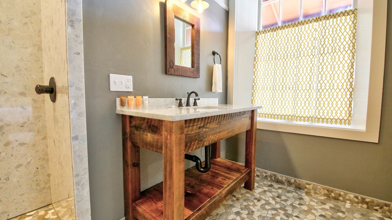 Photo of Bathroom in Groveland
