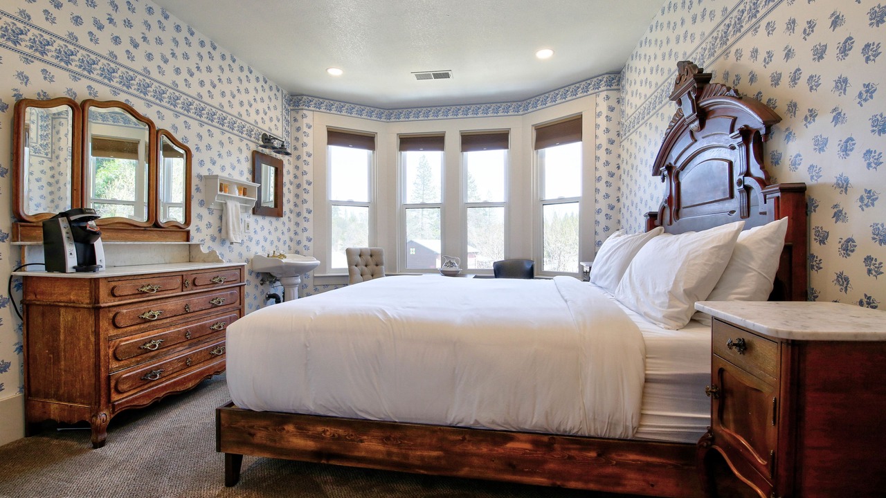 Photo of Bedroom in Groveland