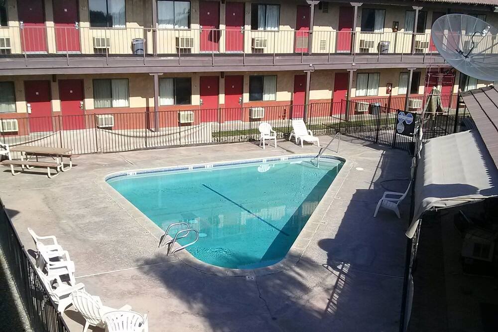 Photo of Outdoor in Oildale