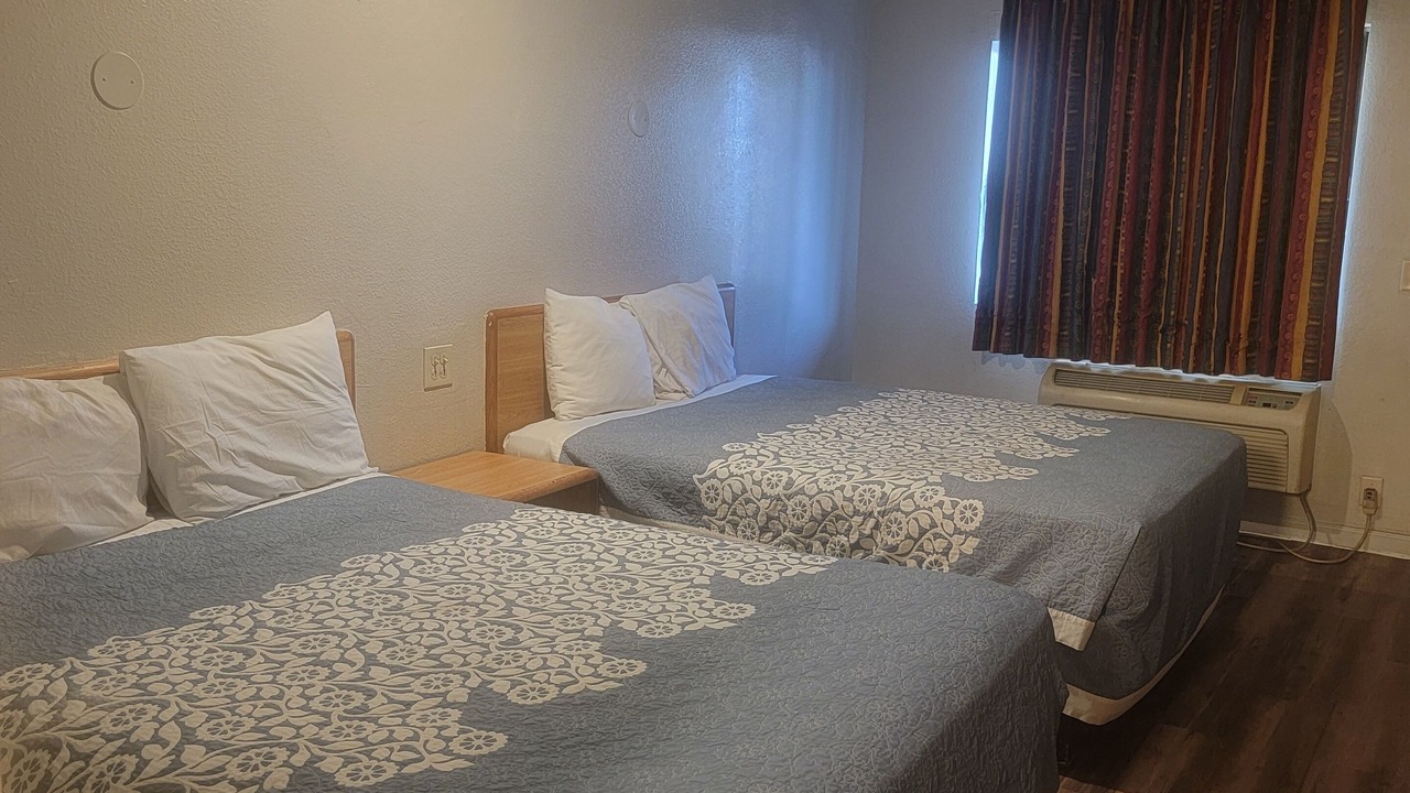 Photo of Bedroom in Oildale