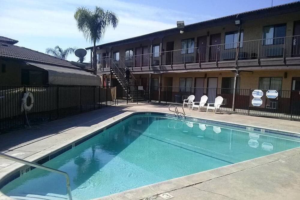 Photo of Outdoor in Oildale