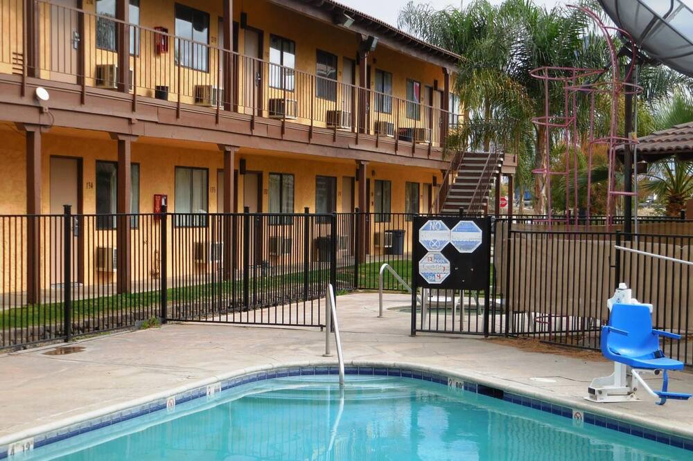Photo of Outdoor in Oildale