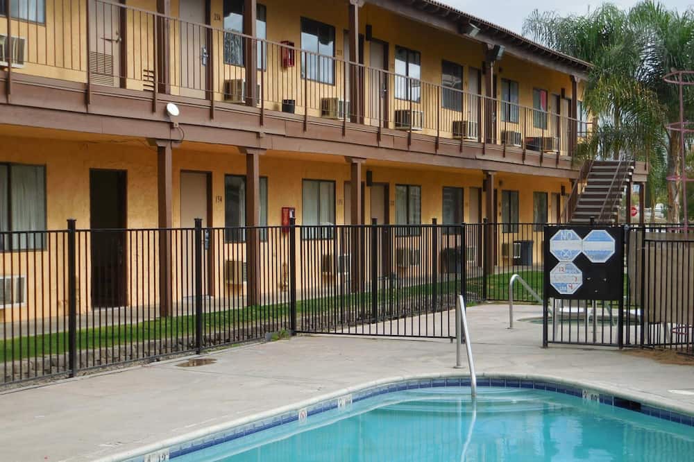 Photo of Outdoor in Oildale