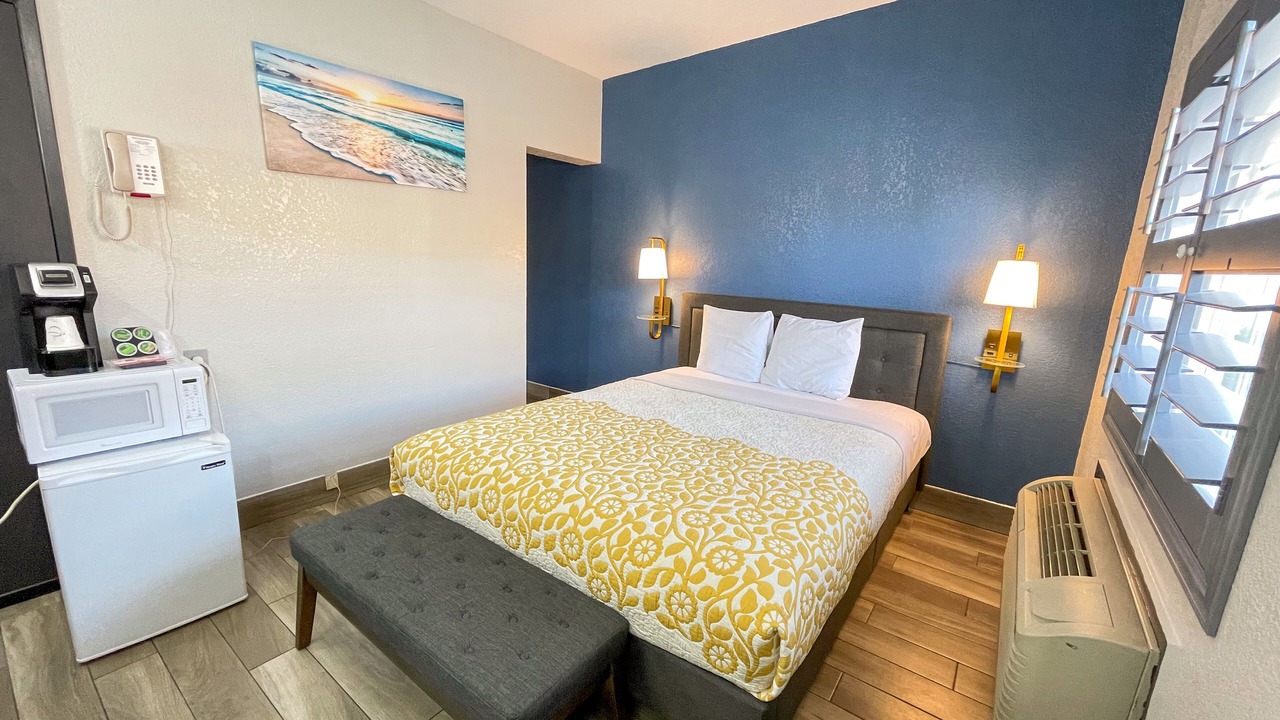 Photo of Bedroom in North Fremont Street