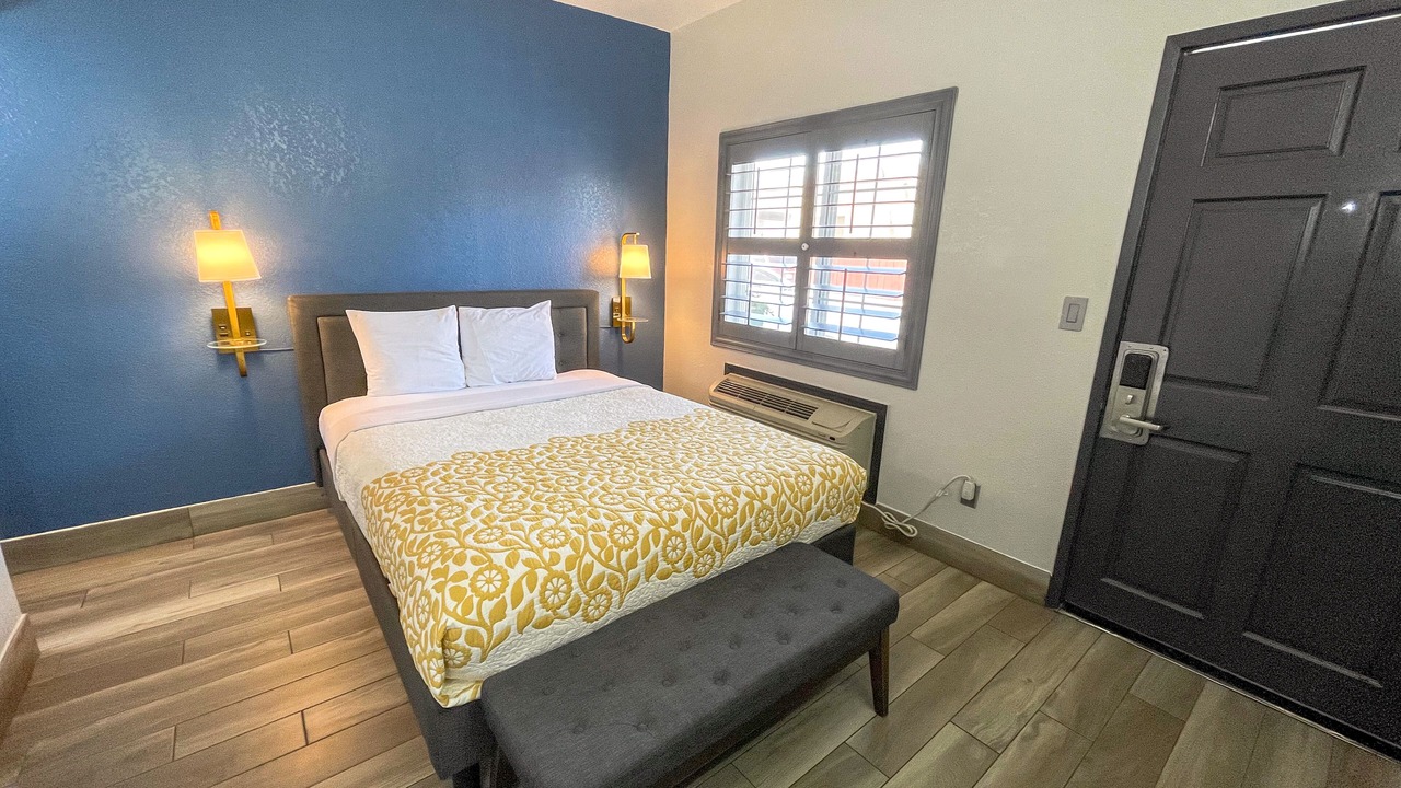 Photo of Bedroom in North Fremont Street