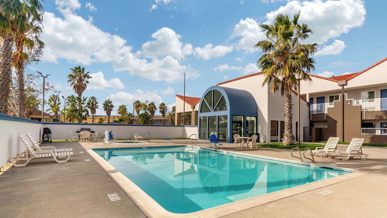 Photo of Outdoor in Nut Tree