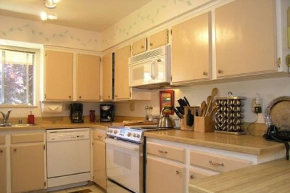 Photo of Kitchen in Lakehead-Lakeshore
