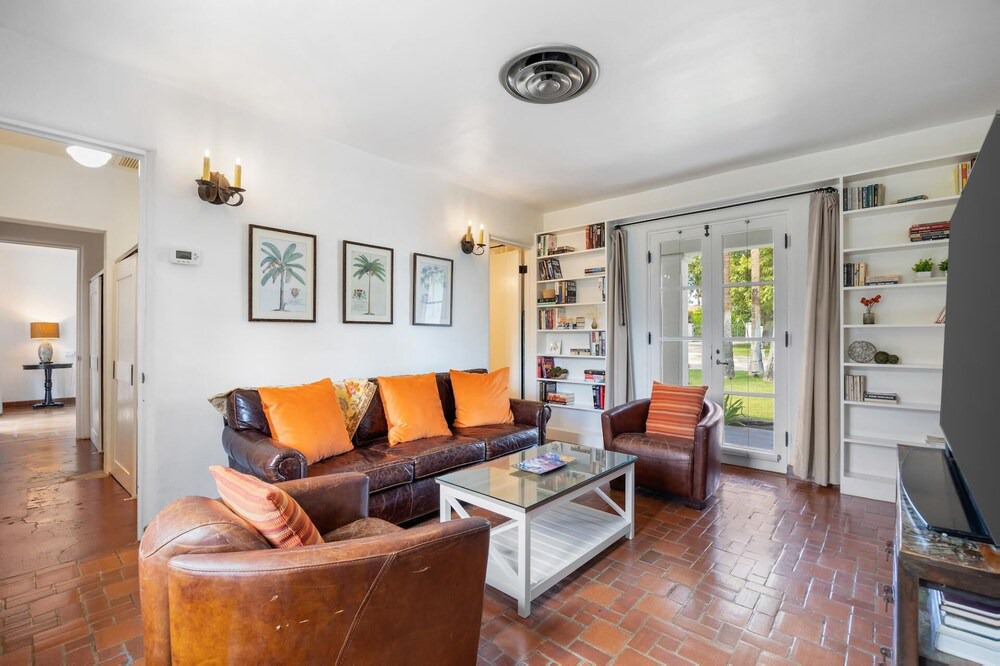 Photo of Livingroom in The Movie Colony