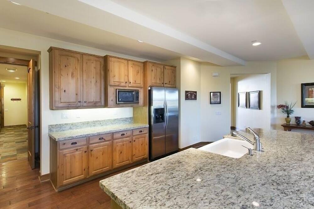 Photo of Kitchen in Mammoth Lakes