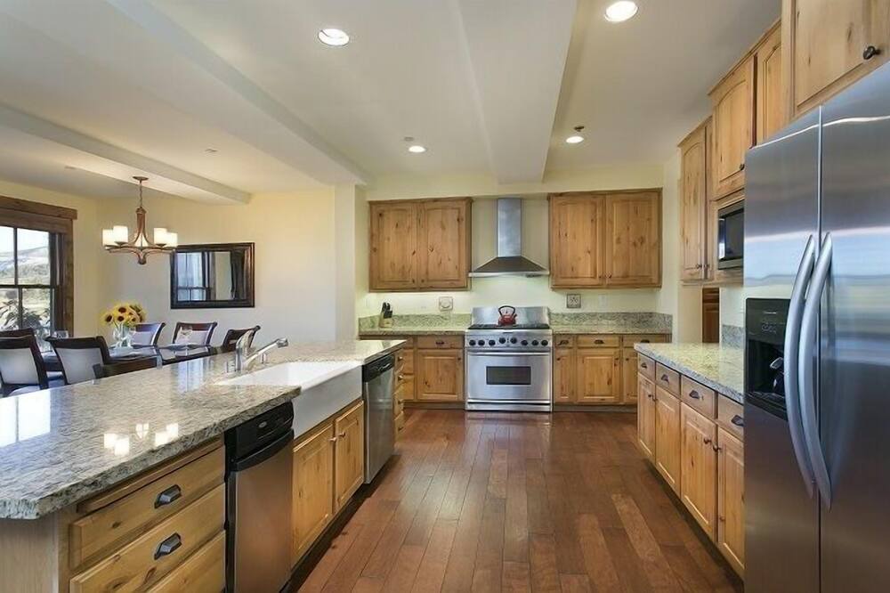 Photo of Kitchen in Mammoth Lakes