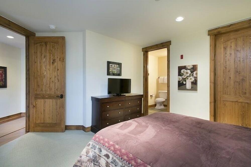 Photo of Bedroom in Mammoth Lakes