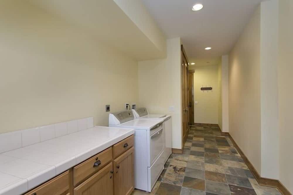 Photo of Kitchen in Mammoth Lakes