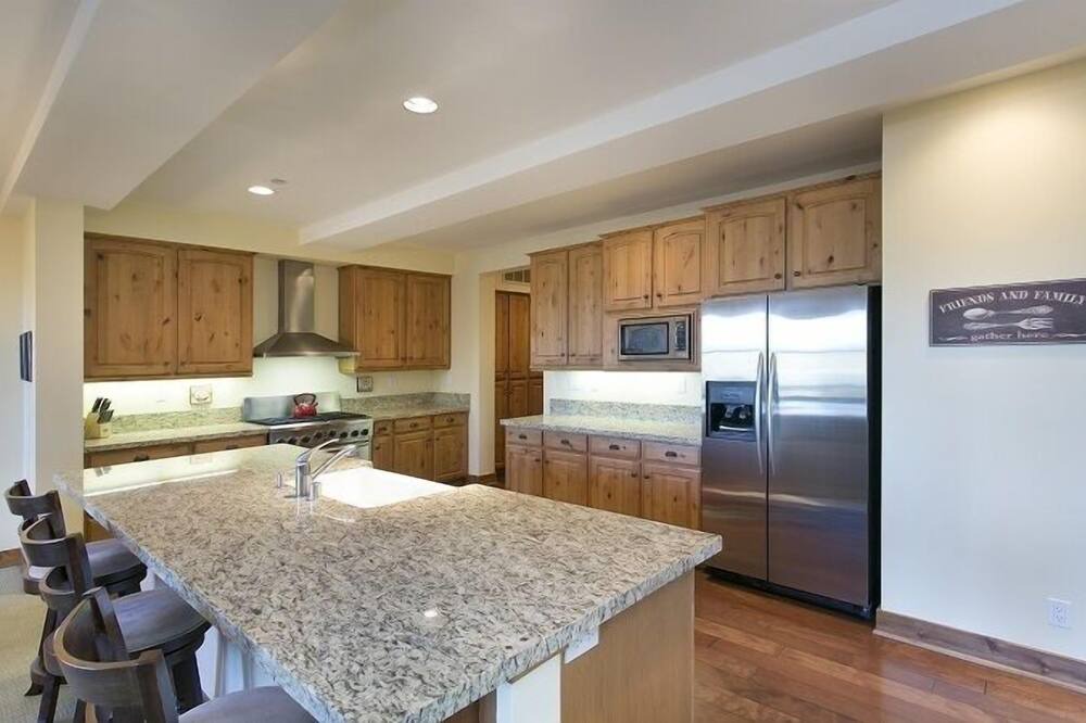 Photo of Kitchen in Mammoth Lakes
