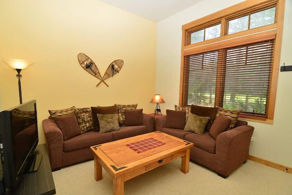 Photo of Livingroom in Woodwinds