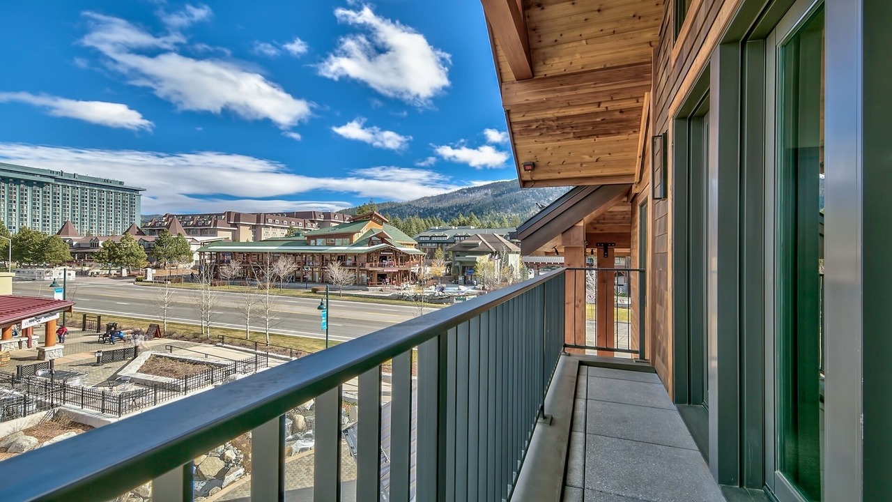 Photo of Patio Balcony in Lakeside Park