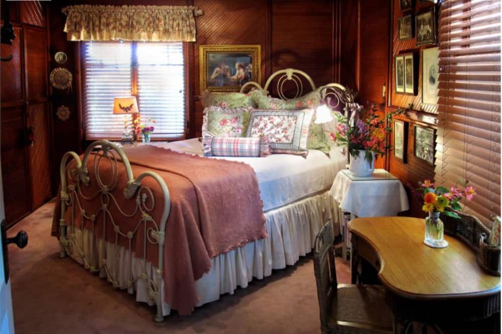 Photo of Bedroom in Woodlake