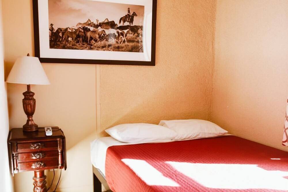 Photo of Bedroom in Tonopah