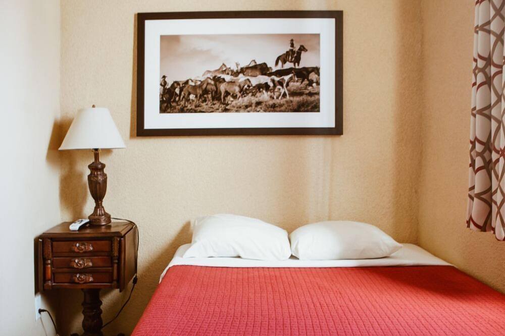 Photo of Bedroom in Tonopah