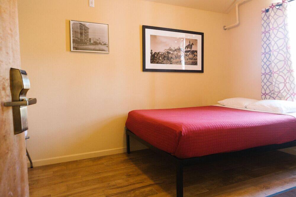 Photo of Bedroom in Tonopah
