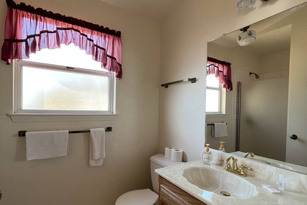 Photo of Bathroom in Oak Shores