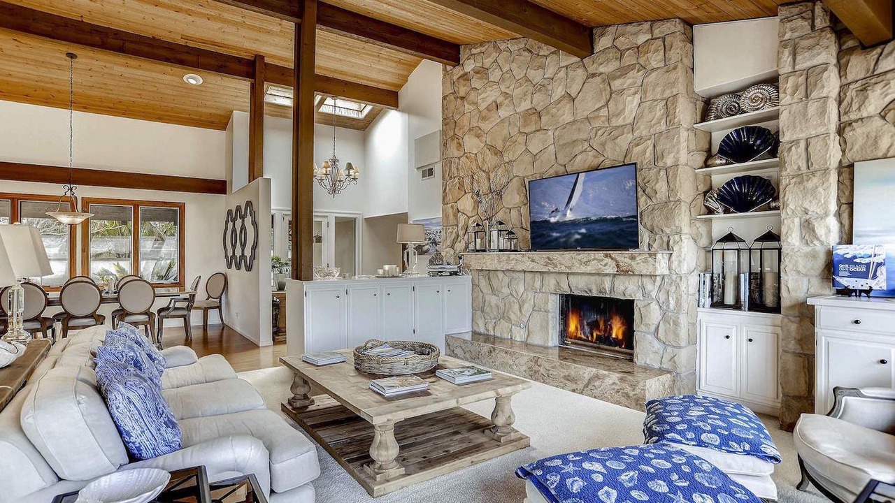 Photo of Livingroom in Alta Mesa