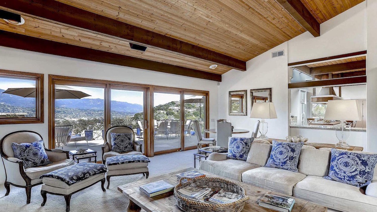 Photo of Livingroom in Alta Mesa