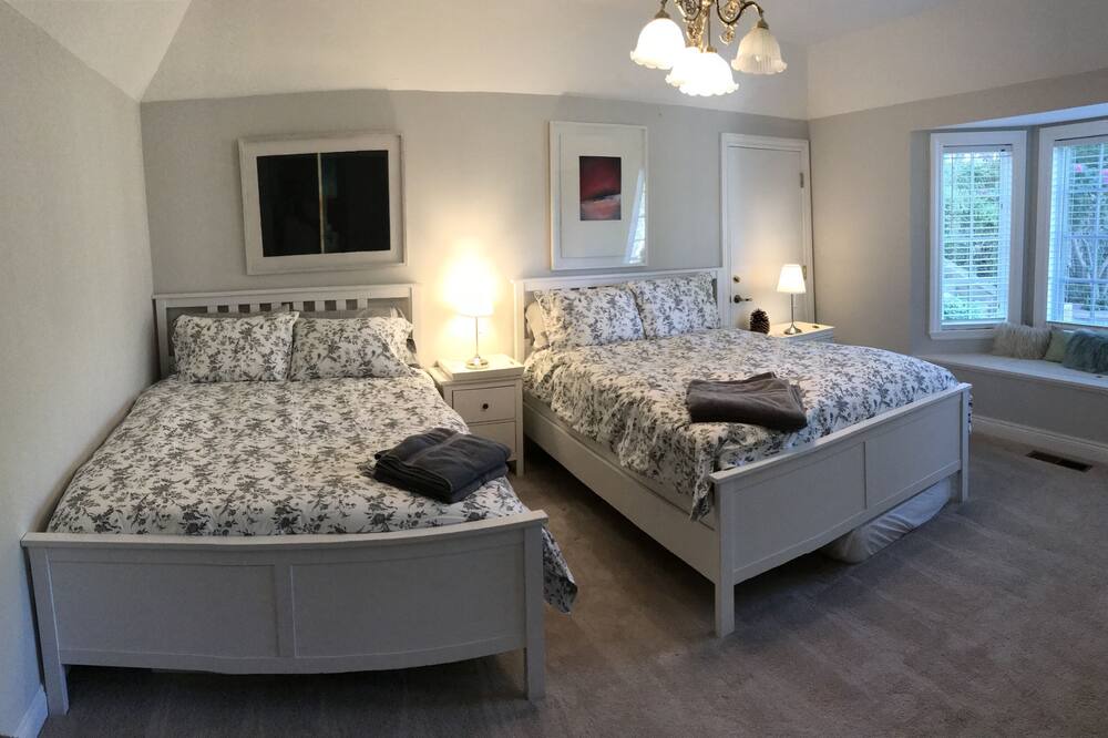 Photo of Bedroom in Orinda