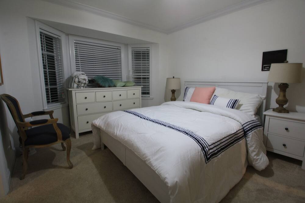 Photo of Bedroom in Orinda