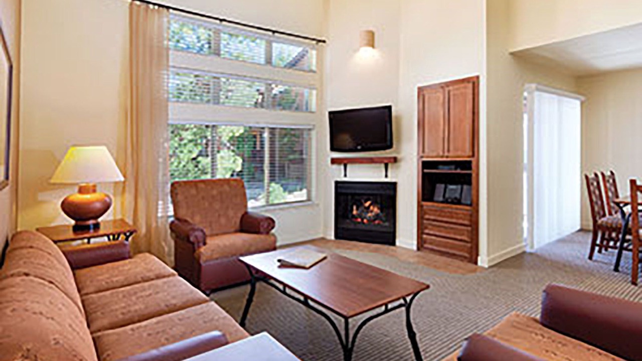 Photo of Livingroom in Round Hill Village
