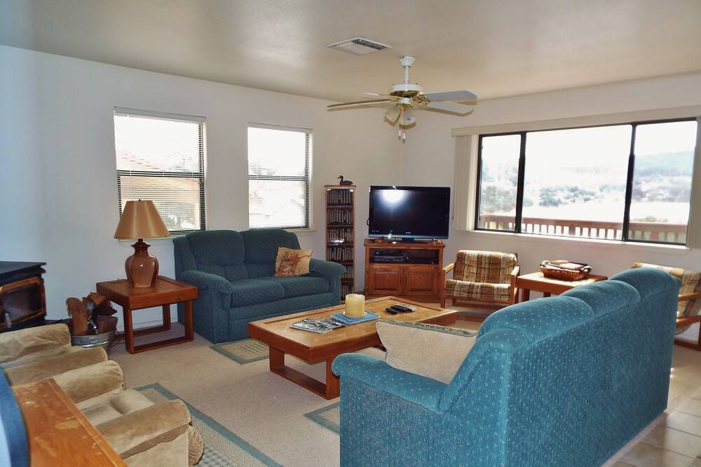 Photo of Bedroom in Oak Shores
