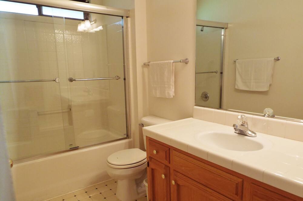 Photo of Bathroom in Oak Shores
