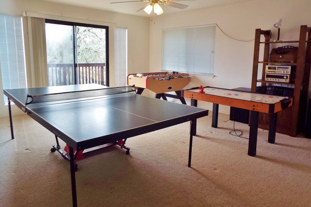 Photo of Bedroom in Oak Shores