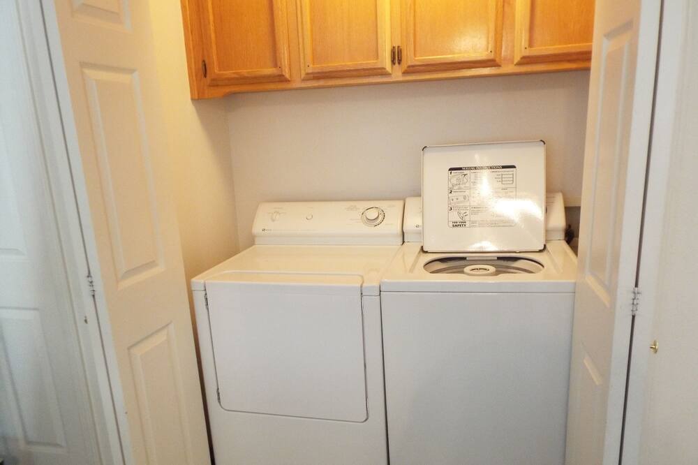 Photo of Bedroom in Oak Shores
