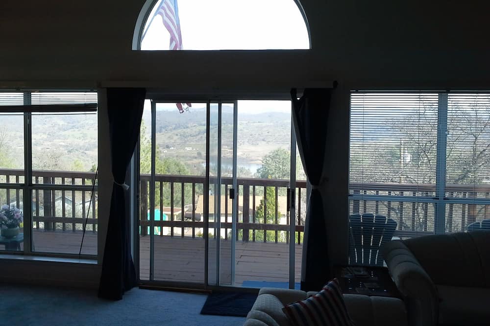 Photo of Livingroom in Copperopolis