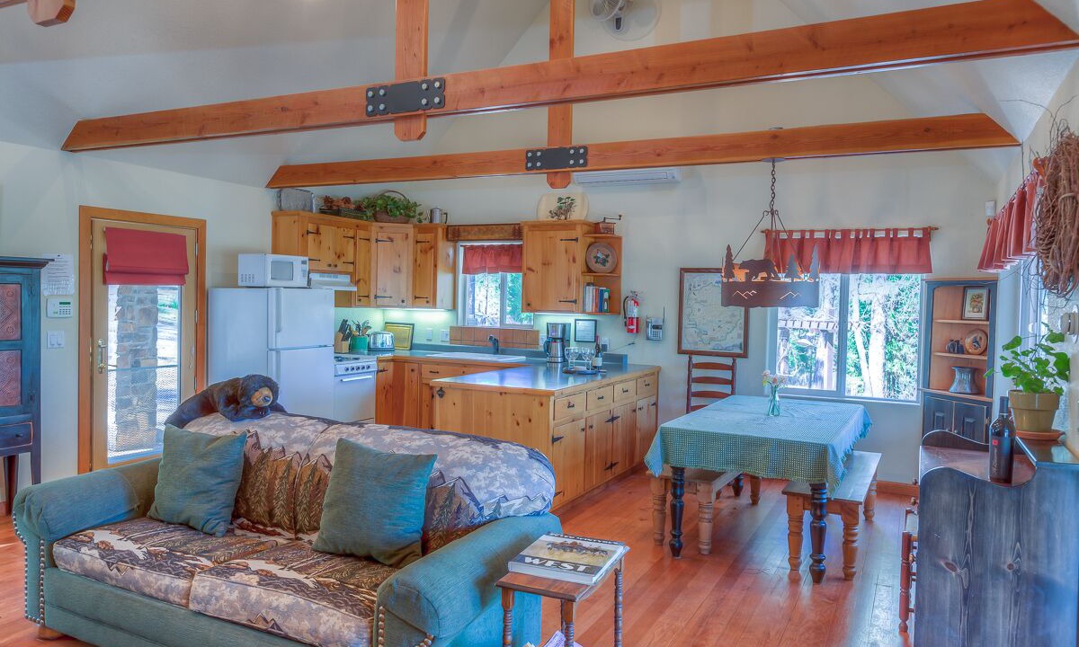 Photo of Livingroom in Groveland