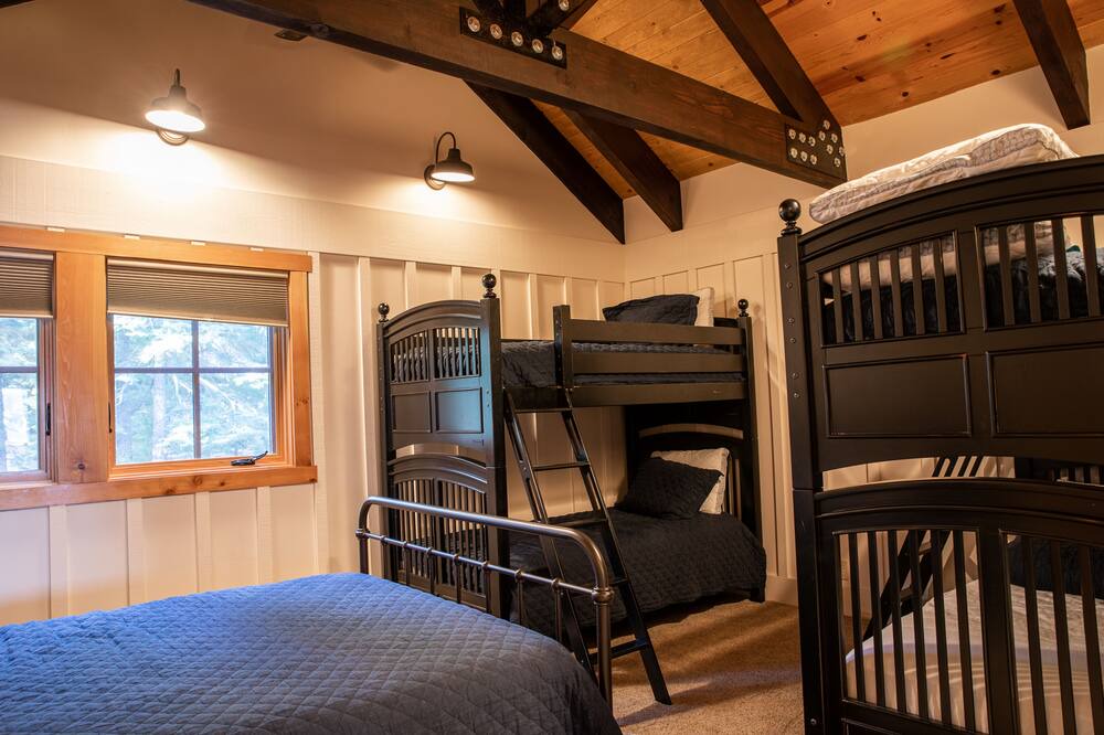 Photo of Bedroom in Lake Almanor West