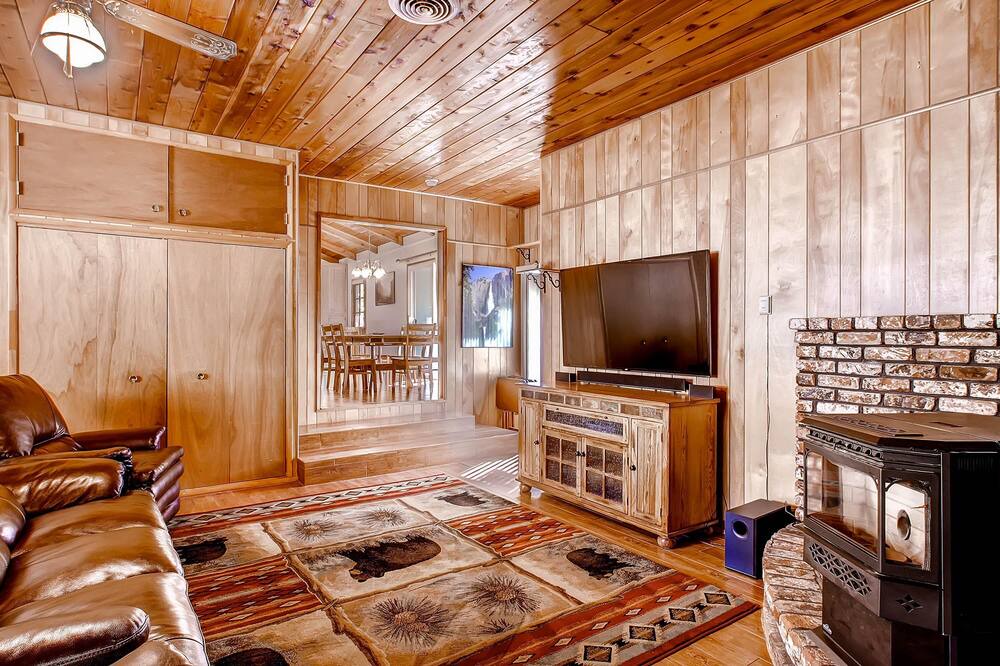 Photo of Livingroom in Yosemite Forks
