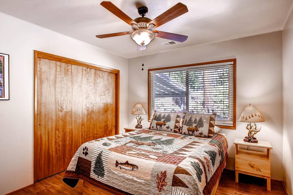 Photo of Bedroom in Yosemite Forks