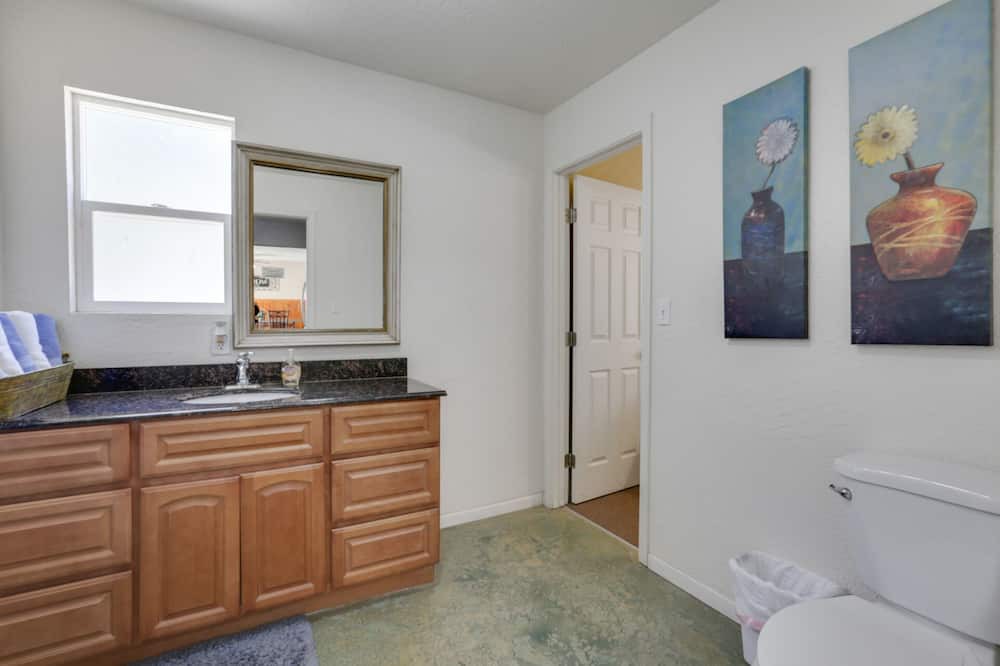 Photo of Bathroom in Miramonte
